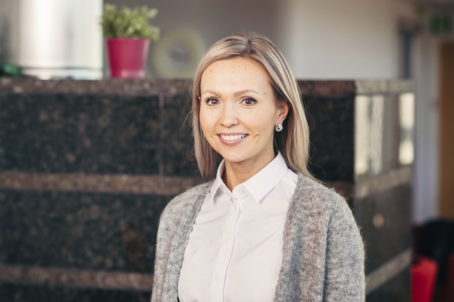 Invisalign oikomishoito. Tyytyväinen asiakas.